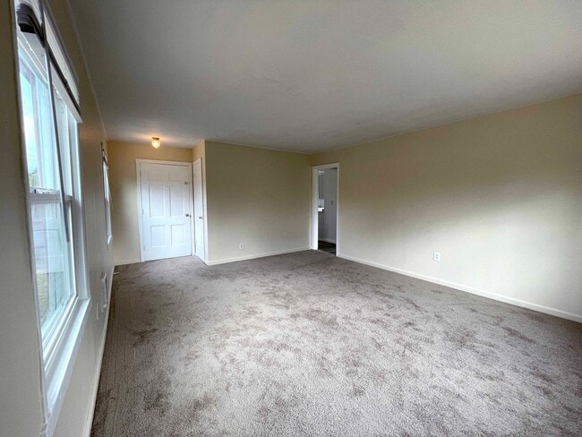Photo - Charming Second Floor 1-Bedroom Close to Peninsula Park! Unit C