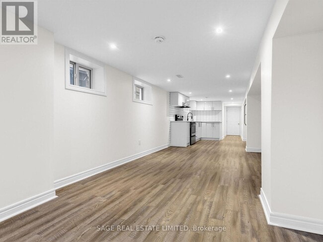 Photo - 321 Lauder Ave Unité Lower