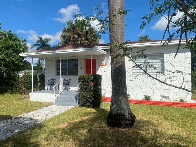 Photo - 538 SW 7th St