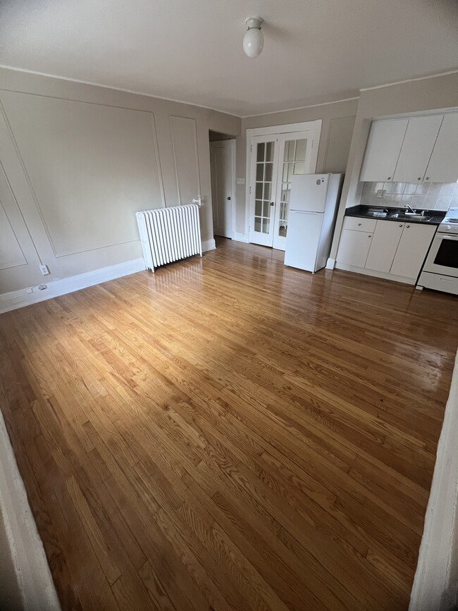 Building Photo - The Sheldrake Unit Bachelor