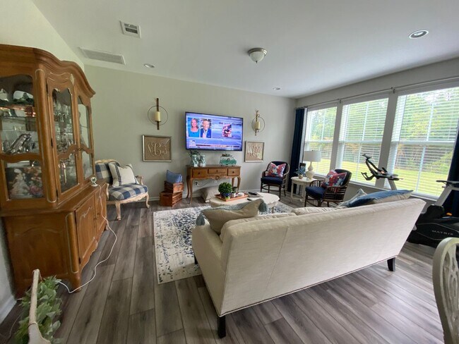 Photo - 319 Waybridge Way