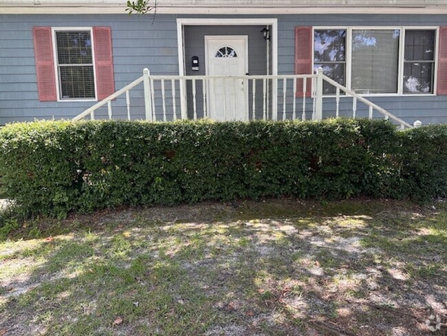 Building Photo - GREAT LOCATION  to DOWNTOWN AND CAMPUS Rental