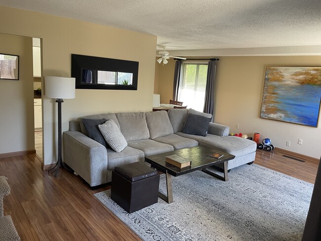 Living Room area r - 4745 Cedar Lake Rd S Townhome