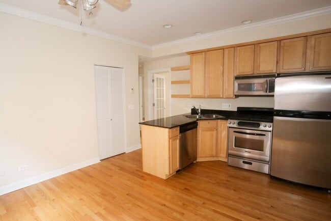 Building Photo - 3243 N Clifton Ave Unit J05P