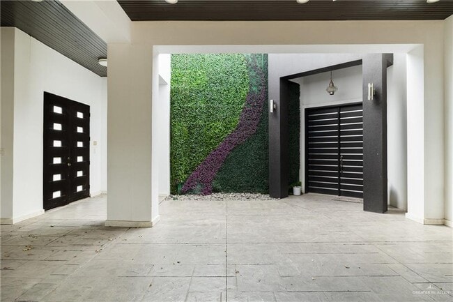 Photo - 16 N 47th St