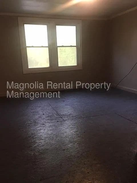 Photo - "Charming 2-Bedroom Gem in Greenville – Your Perfect Cozy Retreat!"