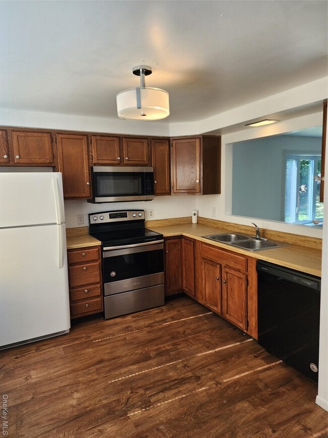 Photo - 3 Harbor Hill Ct