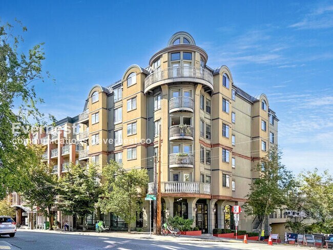 Photo - 133 Queen Anne Ave N Unidad 102