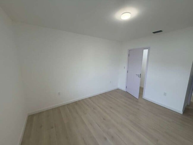 Photo - 552 NW 7th St