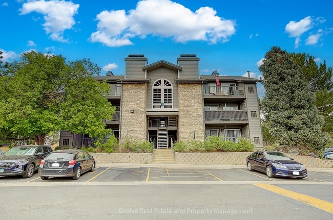 Building Photo - Evolve Real Estate: Top-Floor Condo in Prime Denver Location-Near DTC Available May 1st