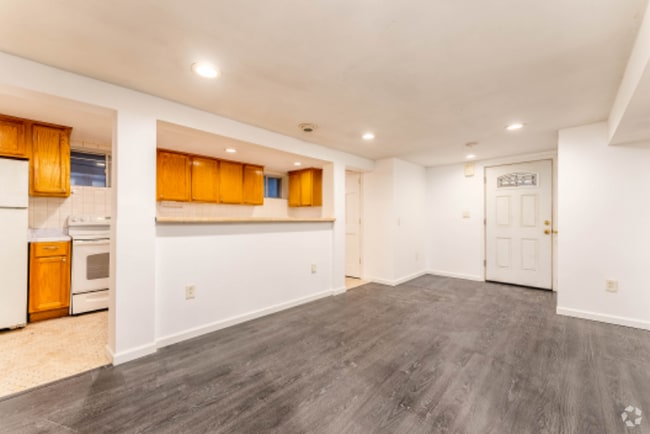 Building Photo - 68 Oakwood Ave Rental