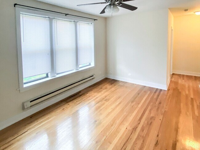 Building Photo - 613 W Melrose St Unit A3