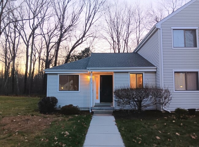 Building Photo - 35 Nutmeg Rd Unit APT B3