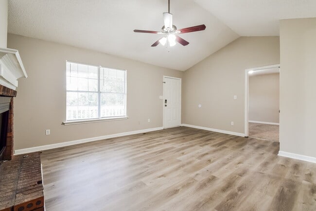 Photo - 23 Park Ave W