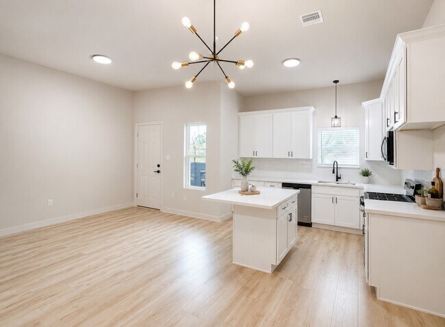 Photo - 326 Clearwater St