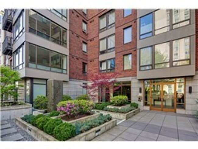 Photo - 1 bd 1 bath close to UW. Water/Sewer/Garbage/Parking/Storage included