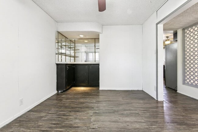 Photo - 6911 Bellaire Ave