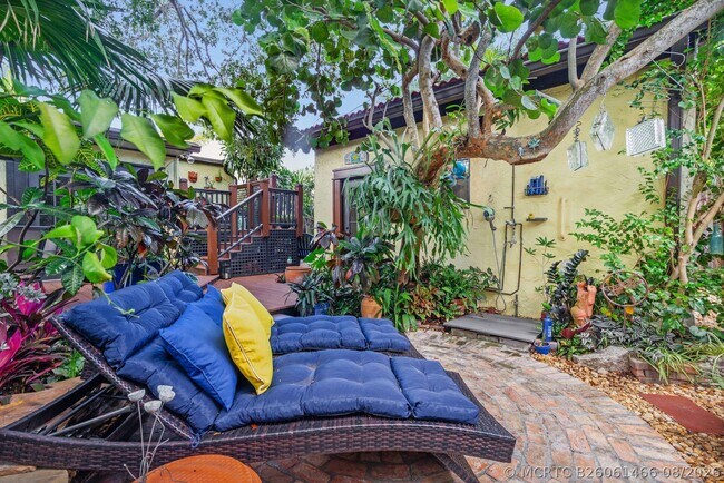 Photo - 728 Palm St