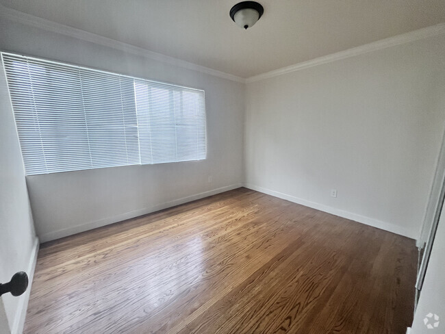 Building Photo - 935 Sheridan St Rental