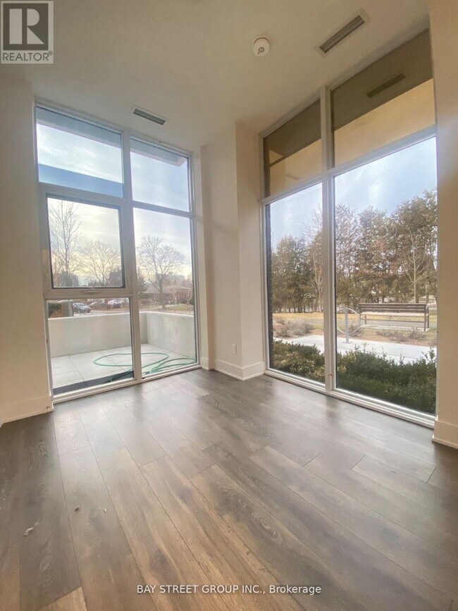 Photo - 188 Fairview Mall Dr Unité 110