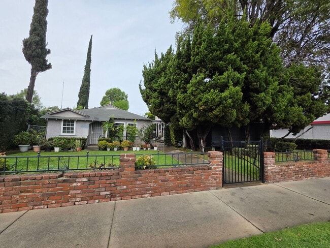 Photo - Stunning 2-bedroom 2nd floor apartment with garage parking! Unidad 5547