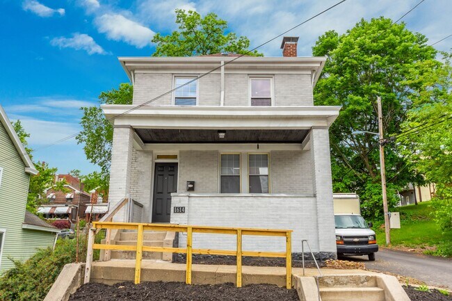 Photo - Spectacular 3 bedroom home in Carrick available June 15!