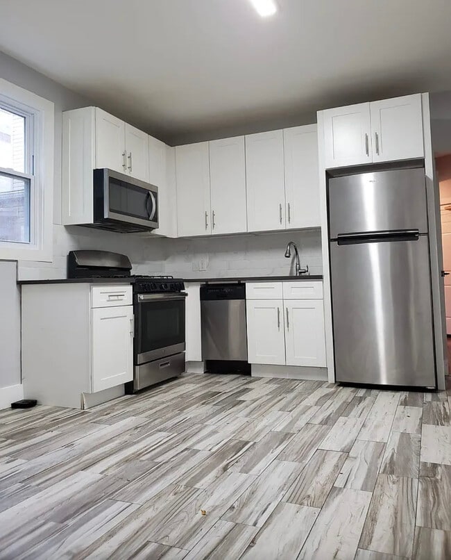 164 Delaware Ave 1R