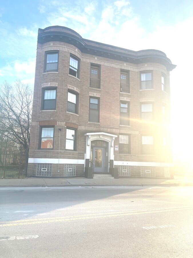 Photo - 139 W Marquette Rd Apartment Unit 1