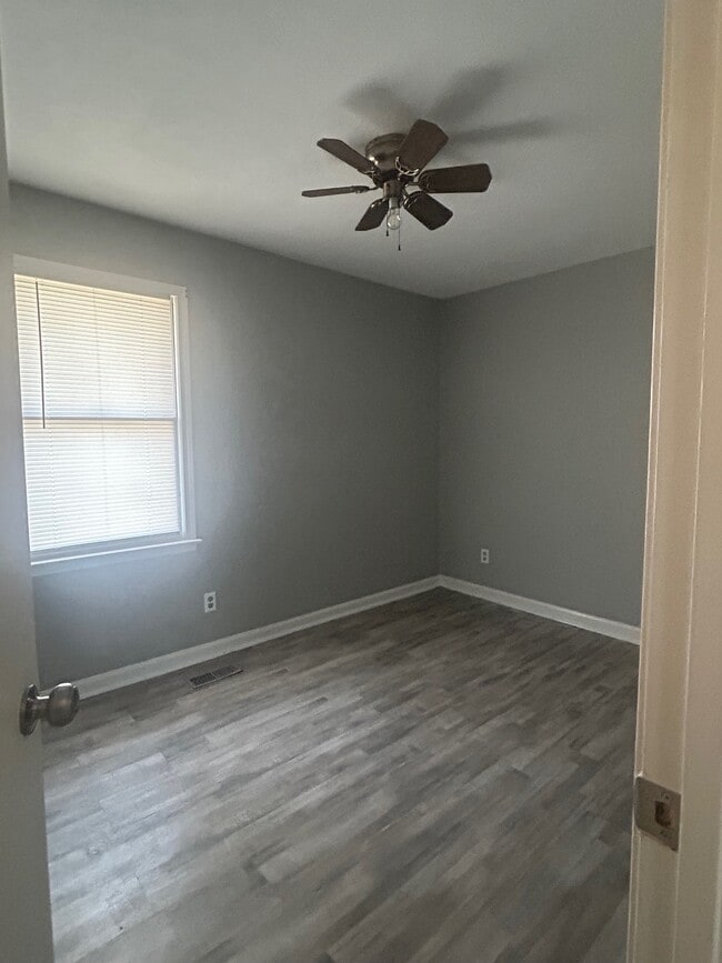 Photo - 3005 Sawyer St