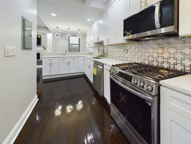 Photo - 5005 S Prairie Ave Unit 5005C