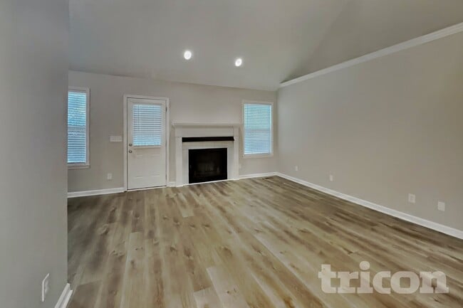 Photo - 1800 University Dr