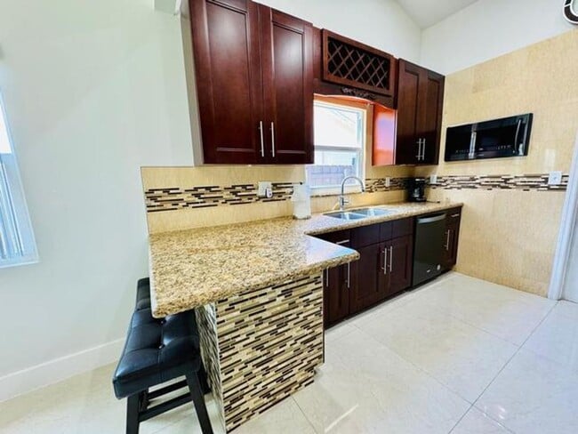 Photo - 330 SW 35th Ave