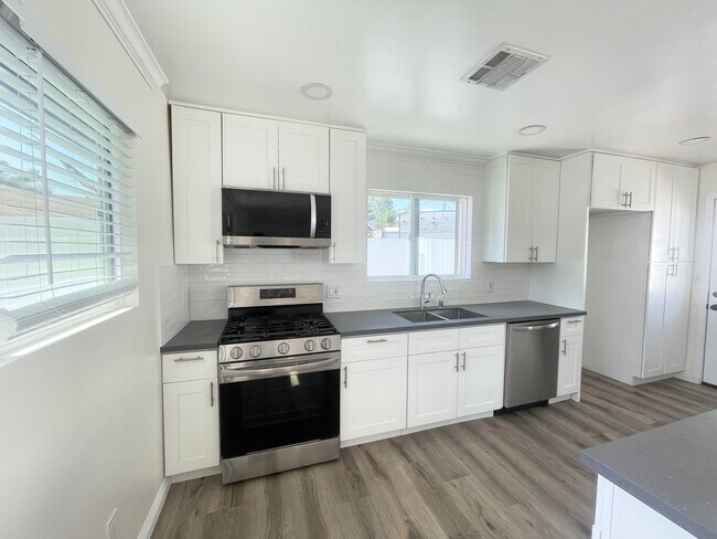 Photo - 22831 Burton St