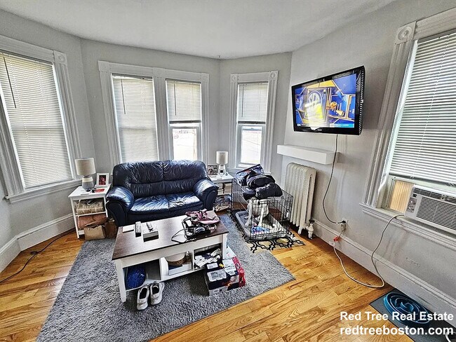 Photo - 240 Crescent St