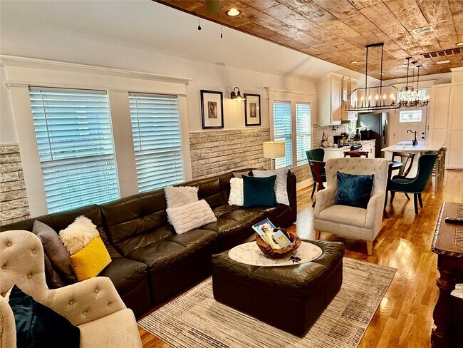 Photo - 1406 Edwards St