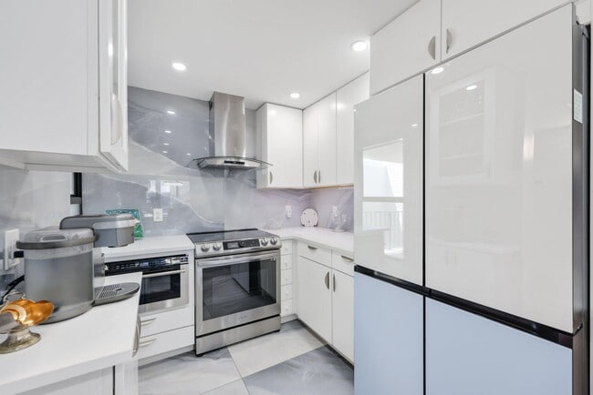 Photo - 12 Royal Palm Way Unit 605