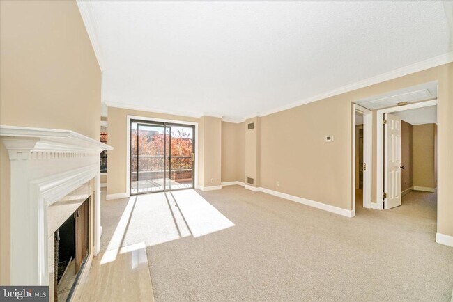 Photo - 1080 Wisconsin Ave NW Unidad 3001