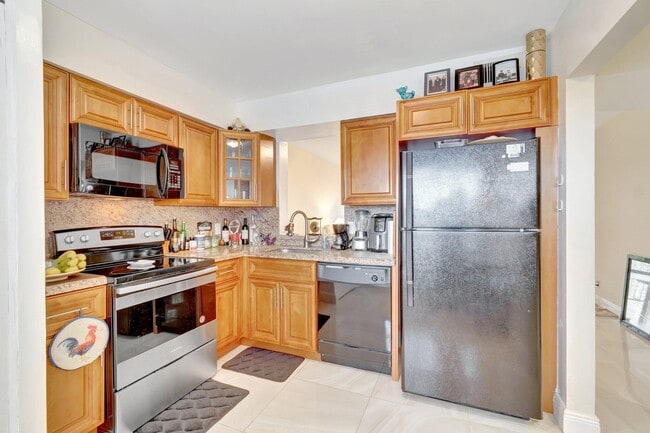 Photo - 14723 Cumberland Dr Unit 404 B