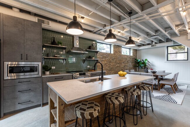 Photo - 2228 N Kedzie Blvd