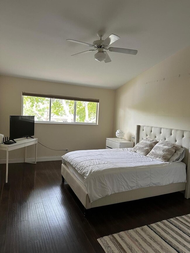 Photo - 1975 Discovery Cir E