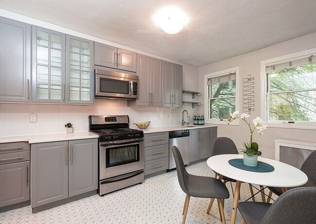 Photo - 200 Sumner St