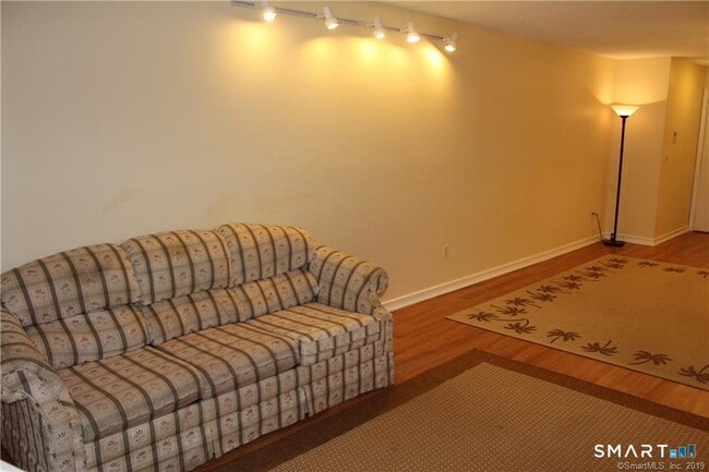 Photo - 20 Woodsedge Dr Unit APT 2B