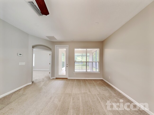 Photo - 272 Silver Glen Ave