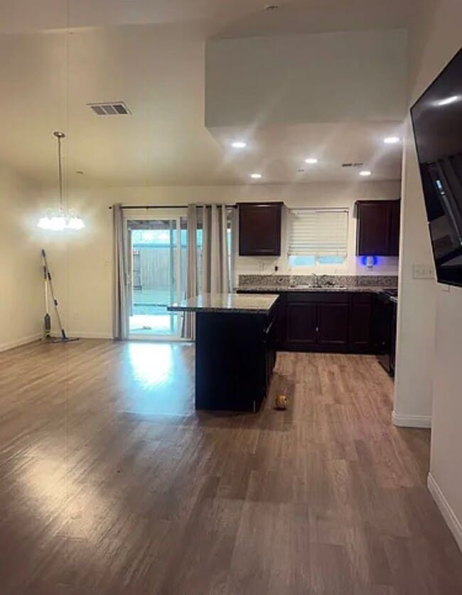 Building Photo - New 3 bedrooms 2 bath home move in ready