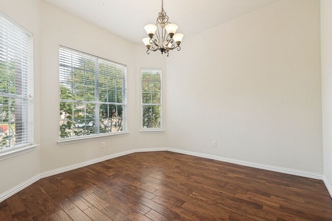 Photo - 1000 Leoti Ln