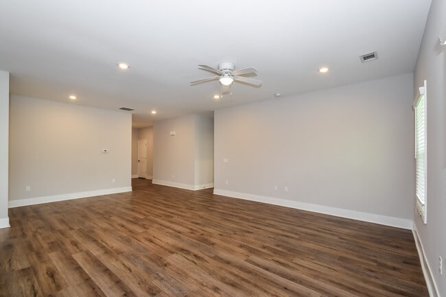 Photo - 21 Greyfield Dr