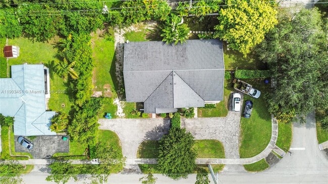 Building Photo - 12193 SW 82nd Ave