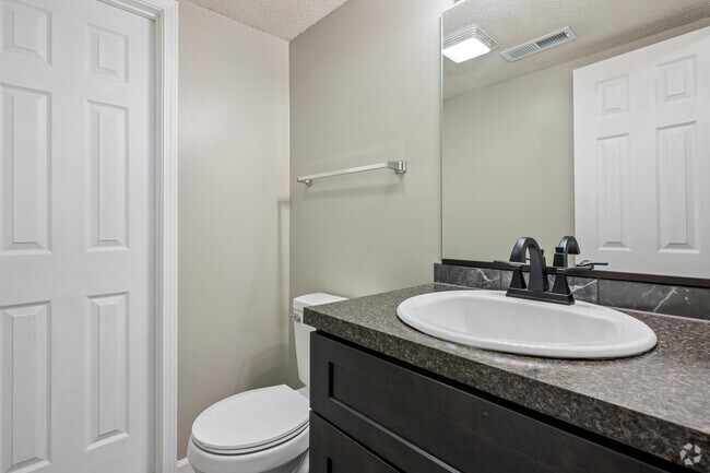 2BR, 1.5BA Townhouse - 1,000SF - Second Bathroom