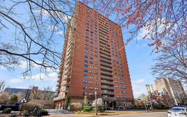 Building Photo - 4466 W Pine Blvd Unit 22F Rental