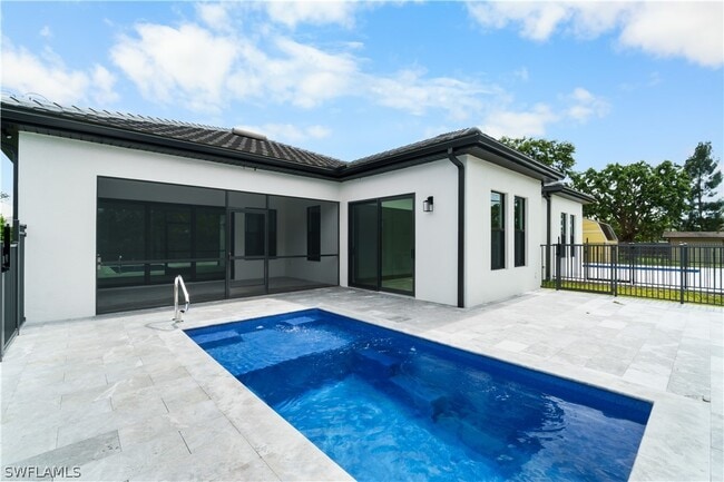 Building Photo - 833 91st Ave N